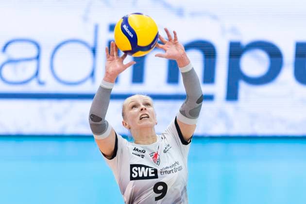 1 Volleyball Bundesliga Women Schwarz Weiss Erfurt vs VC Wiesbaden Erfurt 28 12 2024 Antonia Greskamp 9 Schwarz Weiss Erfurt 1 Volleyball Bundesliga Women Schwarz Weiss Erfurt vs VC Wiesbaden Riethsporthalle Erfurt 28 12 2024 Copyright: xBEAUTIFULxSPORTS Duehringx