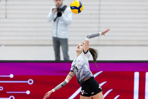 1 Volleyball Bundesliga Women Schwarz Weiss Erfurt vs VC Wiesbaden Erfurt 28 12 2024 Ana Krulj 3 Schwarz Weiss Erfurt 1 Volleyball Bundesliga Women Schwarz Weiss Erfurt vs VC Wiesbaden Riethsporthalle Erfurt 28 12 2024 Copyright: xBEAUTIFULxSPORTS Duehringx