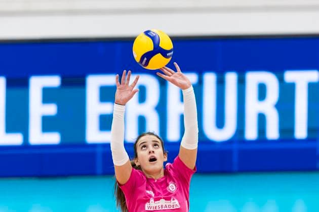 1 Volleyball Bundesliga Women Schwarz Weiss Erfurt vs VC Wiesbaden Erfurt 28 12 2024 Ana Marija Jonjev 22 VC Wiesbaden 1 Volleyball Bundesliga Women Schwarz Weiss Erfurt vs VC Wiesbaden Riethsporthalle Erfurt 28 12 2024 Copyright: xBEAUTIFULxSPORTS Duehringx