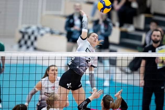 1 Volleyball Bundesliga Women Schwarz Weiss Erfurt vs VC Wiesbaden Erfurt 28 12 2024 Elizabeth Sandbothe 2 Schwarz Weiss Erfurt 1 Volleyball Bundesliga Women Schwarz Weiss Erfurt vs VC Wiesbaden Riethsporthalle Erfurt 28 12 2024 Copyright: xBEAUTIFULxSPORTS Duehringx