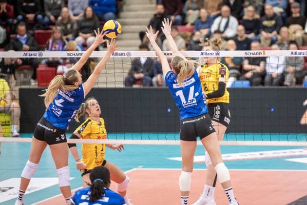 Antonia Stautz Allianz MTV Stuttgart, 06 and Kelsey Veltman Allianz MTV Stuttgart, 14 vs Leandra Rixa Negri VfB Suhl LOTTO Thueringen, 16 GER, Allianz MTV Stuttgart VfB Suhl LOTTO Thueringen, Volleyball Bundesliga, VBL, 2024 2025 season, 28 12 2024 GER, Allianz MTV Stuttgart VfB Suhl LOTTO Thueringen, Volleyball Bundesliga, VBL, 2024 2025 season, 28 12 2024 Stuttgart Copyright: xSandyxDinkelackerx EP_SDR