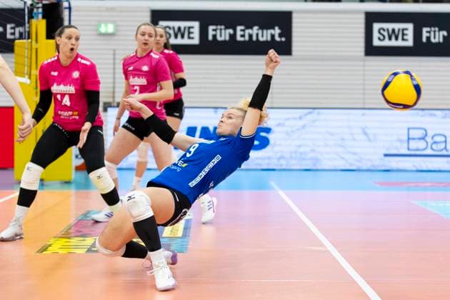 1 Volleyball Bundesliga Women Schwarz Weiss Erfurt vs VC Wiesbaden Erfurt 28 12 2024 Rene Sain 9 VC Wiesbaden 1 Volleyball Bundesliga Women Schwarz Weiss Erfurt vs VC Wiesbaden Riethsporthalle Erfurt 28 12 2024 Copyright: xBEAUTIFULxSPORTS Duehringx