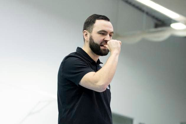 1 Volleyball Bundesliga Women Schwarz Weiss Erfurt vs VC Wiesbaden Erfurt 28 12 2024 Mateusz Zarczynski Coach Schwarz Weiss Erfurt 1 Volleyball Bundesliga Women Schwarz Weiss Erfurt vs VC Wiesbaden Riethsporthalle Erfurt 28 12 2024 Copyright: xBEAUTIFULxSPORTS Duehringx