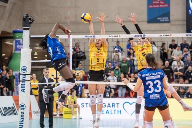 Krystal Rivers Allianz MTV Stuttgart, 13 vs Anna Artyshuk VfB Suhl LOTTO Thueringen, 09 and Leandra Rixa Negri VfB Suhl LOTTO Thueringen, 16 GER, Allianz MTV Stuttgart VfB Suhl LOTTO Thueringen, Volleyball Bundesliga, VBL, Season 2024 2025, 28 12 2024 GER, Allianz MTV Stuttgart VfB Suhl LOTTO Thueringen, Volleyball Bundesliga, VBL, Season 2024 2025, 28 12 2024 Stuttgart Copyright: xSandyxDinkelackerx EP_SDR