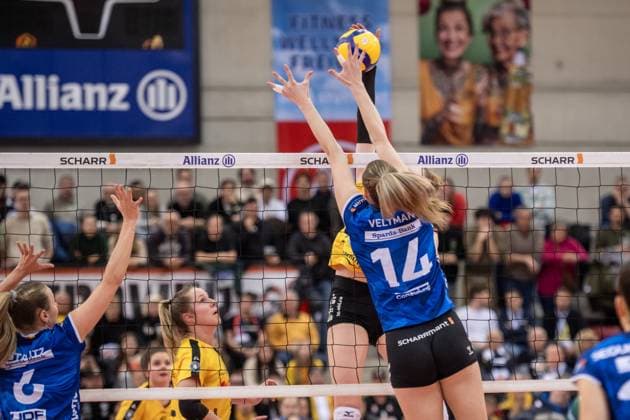 Kelsey Veltman Allianz MTV Stuttgart, 14 blocks Suhl attack GER, Allianz MTV Stuttgart VfB Suhl LOTTO Thueringen, Volleyball Bundesliga, VBL, season 2024 2025, 28 12 2024 GER, Allianz MTV Stuttgart VfB Suhl LOTTO Thueringen, Volleyball Bundesliga, VBL, season 2024 2025, 28 12 2024 Stuttgart Copyright: xSandyxDinkelackerx EP_SDR