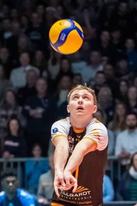 Ball reception Lenny Graven 17, VFB Friedrichshafen GER, VFB Friedrichshafen vs Helios Grizzyls Giesen, Volleyball, Bundesliga, Season 2024 25, Matchday 14, 28 12 2024, GER, VFB Friedrichshafen vs Helios Grizzyls Giesen, Volleyball, Bundesliga, Season 2024 25, Matchday 14, 28 12 2024 Friedrichshafen Copyright: xEibner-Pressefoto FlorianxWolfx EP_FWF