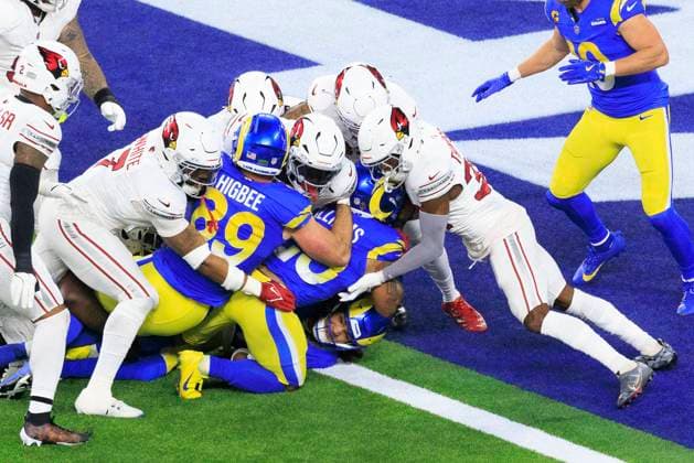 Bilder des Jahres 2024, Sport 12 Dezember Sport Themen der Woche KW52 Sport Bilder des Tages December 28, 2024, Inglewood, California, USA: 23 Kyren Williams, RB of the Los Angeles Rams scores a touchdown during their regular NFL, American Football Herren, USA season game against the Arizona Cardinals on Saturday December 28, 2024 at SoFi Stadium in Inglewood, California. JAVIER ROJAS PI Inglewood USA - ZUMAp124 20241228_zaa_p124_021 Copyright: xJavierxRojasx