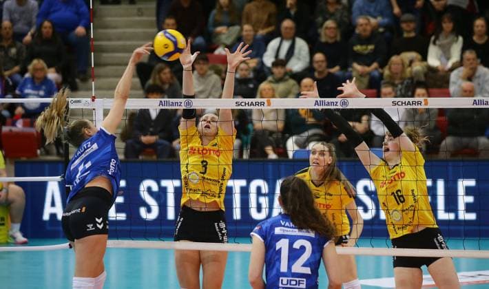 Stuttgart , Volleyball Bundesliga Women, Allianz MTV Stuttgart vs VfB Suhl , from left Antonia Stautz Stgt Lara Nagels Leandra Negri Suhl
