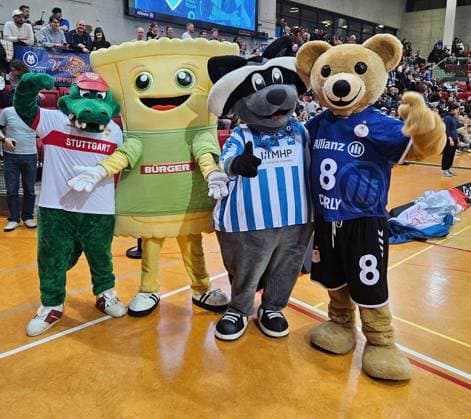 Stuttgart , Volleyball Bundesliga Women, Allianz MTV Stuttgart vs VfB Suhl , from left Fritzle VfB Stuttgart Maulltasche Bürger Waldi Stuttgarter Kickers Charly Allianz MTV Stuttgart