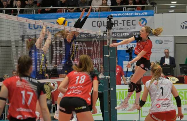 29 12 2024, Dresdens Emma Clothier smashes, Volleyball, 1 Bundesliga, Dresdner SC SSC Schwerin 0 3, c Dresden