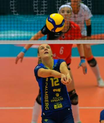 29 12 2024, Schwerins Hannah Krohn receiving, Volleyball, 1 Bundesliga, Dresdner SC SSC Schwerin 0 3, c Dresden