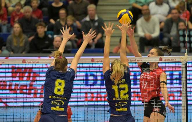 29 12 2024, Dresdens Lorena Lorber Fijok against Schwerins Britte Stuut and Hannah Krohn, Volleyball, 1 Bundesliga, Dresdner SC SSC Schwerin 0 3, c Dresden
