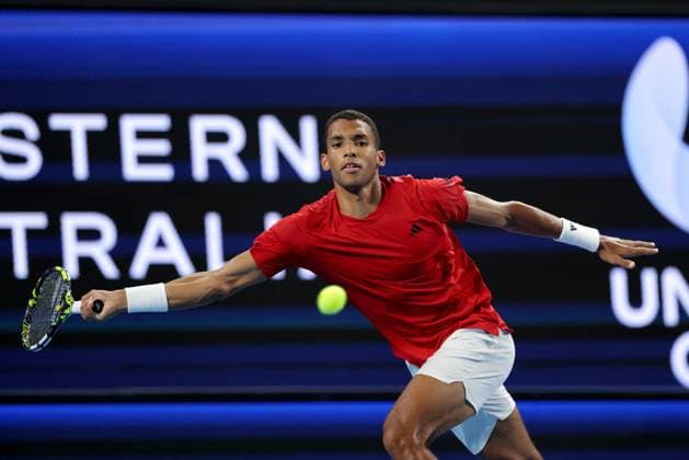 TENNIS UNITED CUP PERTH, FÃ lix Auger-Aliassime of Canada in action against Taylor Fritz of the USA during their group stage match of the 2025 United Cup at RAC Arena in Perth, Sunday, December 29, 2024. ( NO ARCHIVING, EDITORIAL USE ONLY, NO USE IN BOOKS WITHOUT CONSENT PERTH WESTERN AUSTRALIA AUSTRALIA WANGARA  Copyright: xRICHARDxWAINWRIGHTx 20241230131493566651