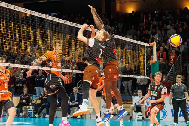 Tobias Krick BR Volleys, 21 after his smash, BRVolleys vs WWK Volleys Herrsching, 1 Bundesliga, 2024 12 29 Berlin Berlin Land Copyright: xFootxBowl ThomasxSobotzkix
