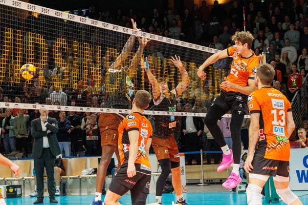 Tobias Krick BR Volleys, 21 after his smash, BRVolleys vs WWK Volleys Herrsching, 1 Bundesliga, 2024 12 29 Berlin Berlin Land Copyright: xFootxBowl ThomasxSobotzkix