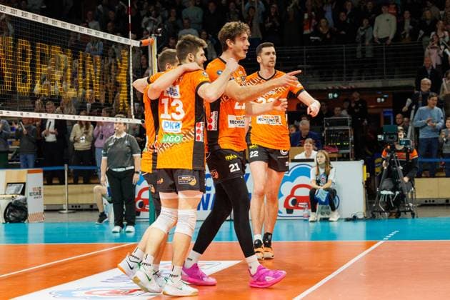 Tobias Krick BR Volleys, 21 showsv emotions after his point win, BRVolleys vs WWK Volleys Herrsching, 1 Bundesliga, 2024 12 29 Berlin Berlin Land Copyright: xFootxBowl ThomasxSobotzkix