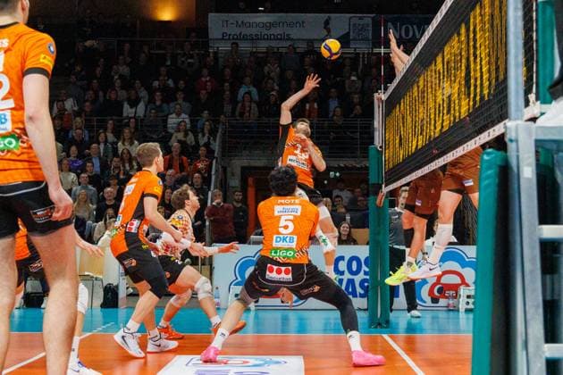 Ruben Schott BR Volleys, 13 takes a shot, BR Volleys vs WWK Volleys Herrsching, 1 Bundesliga, 2024 12 29 Berlin Berlin Land Copyright: xFootxBowl ThomasxSobotzkix