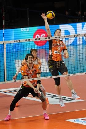 1 Volleyball Bundesliga, Berlin Recycling Volleys vs WWK Volleys Herrsching Nehemiah Mote BR Volleys, 5 in attack , left Nehemiah Mote BR Volleys, 5 during the match in 1 Volleyball Bundesliga, Berlin Recycling Volleys vs WWK Volleys Herrsching in Berlin, Max Schmeling Halle, on 29 12 2024 Copyright: xBEAUTIFULxSPORTS Frankex