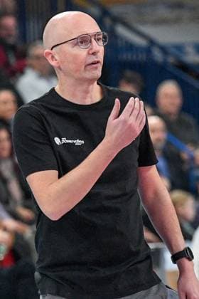 Christophe Achten Head Coach Powervolleys Düren gives instructions, gesticulates, gesticulate with arms, gives instructions, gesticulate, 29 12 2024, Düren Germany , Volleyball, 1 Bundesliga Men, SWD Powervolleys Düren ASV Dachau xmhx