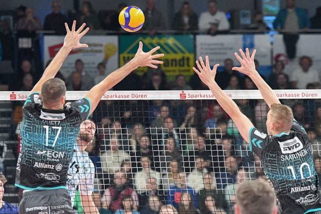 from left Francois Huetz Powervolleys Düren, 17 , Fabian Suck ASV Dachau, 15 , Tomi Saarinen Powervolleys Düren, 10 , Action, Action, Game scene, 29 12 2024, Düren Germany , Volleyball, 1 Bundesliga Men, SWD Powervolleys Düren ASV Dachau xmhx