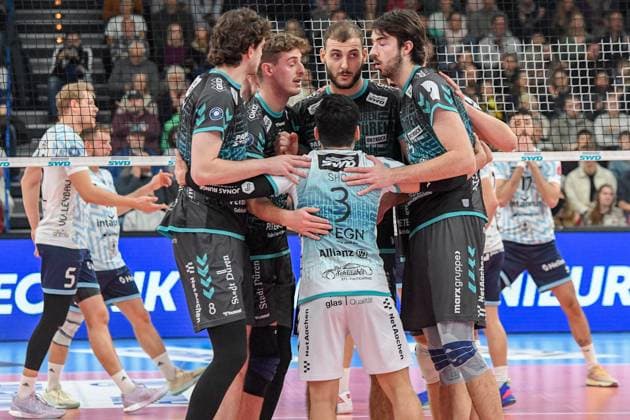 The Powervolleys Düren team, celebrate a point, jubilation, celebrate the point, celebration, action, action, 29 12 2024, Düren Germany , Volleyball, 1 Bundesliga Men, SWD Powervolleys Düren ASV Dachau xmhx
