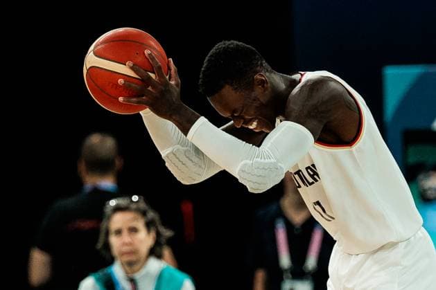 FRA, Paris, Olympic Games Paris 2024, 10 08 2024, Basketball Mens 3rd place match Germany Serbia Bercy Arena Dennis Schröder Germany, 17 slams his hands over his head with the ball in his hands after receiving a technical foul, frustrated Copyright: HMBxMedia SteffiexWunderl