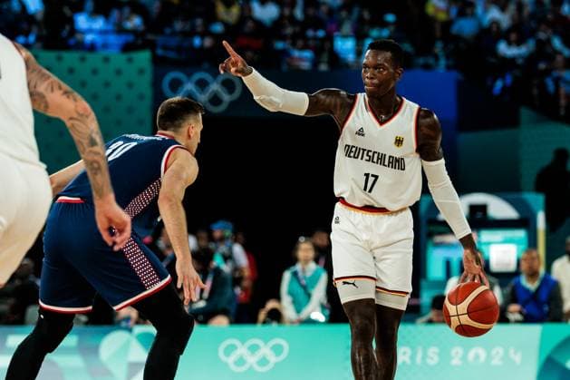FRA, Paris, Olympic Games Paris 2024, 10 08 2024, Basketball Mens 3rd place match Germany Serbia Bercy Arena Aleksa Avramovic Serbia, 30 , Dennis Schröder Germany, 17 gestures at the ball Copyright: HMBxMedia SteffiexWunderl