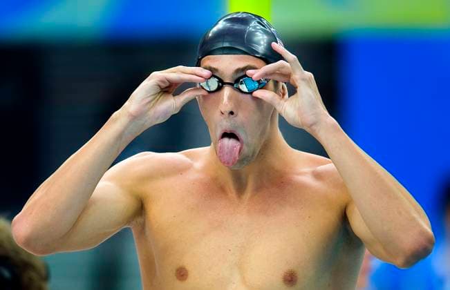 OLYMPICS - SWIMMING Michael Phelps of the United States gets ready to hit the water on his way to a gold medal and world record in the 4X100 Individual Medley on Sunday, August 10, 2008, in the games of the XXIX Olympiad in Beijing, China. (David Eulitt Kansas City Star MCT) BEIJING CHN EDITORIAL USE ONLY Copyright: xx DavidxEulittx krtphotoslive314703