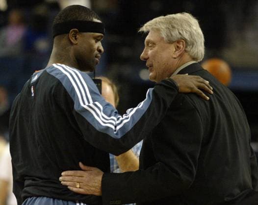 Bobcats vs. Warriors The Charlotte Bobcats Stephen Jackson, left, is greeted by his former Golden State Warriors head coach Don Nelson before the tip off of the game at Oracle Arena in Oakland, California, Friday, January 29, 2010. (Ray Chavez Oakland Tribune MCT) OAKLAND CA USA EDITORIAL USE ONLY Copyright: xx 20100129 1083834 RayxChavezx krtphotoslive394143