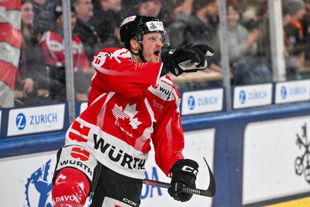 DAVOS, SWITZERLAND DECEMBER 30 Daniel Carr of Team Canada celebrates his goal during the Spengler Cup Davos Semifinals match between Team Canada and Straubing Tigers at Eisstadion Davos on December 30, 2024 in Davos, Switzerland Davos Eisstadion Davos Graubunden Switzerland Copyright: xJustPictures.ch AndreaxBrancax jp-en-EuSpIm-SpenglerCup_Canada_01506