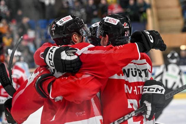 DAVOS, SWITZERLAND DECEMBER 30 Daniel Carr of Team Canada celebrates his goal during the Spengler Cup Davos Semifinals match between Team Canada and Straubing Tigers at Eisstadion Davos on December 30, 2024 in Davos, Switzerland Davos Eisstadion Davos Graubunden Switzerland Copyright: xJustPictures.ch AndreaxBrancax jp-en-EuSpIm-SpenglerCup_Canada_01508