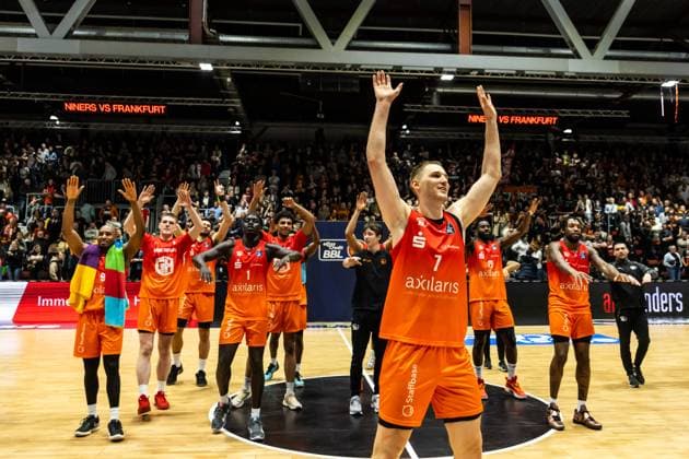 easyCredit Basketball Bundesliga, BBL, Season 2024 2025, Men 30 12 2024, Niners Chemnitz Syntainics MBC, Jonas Richter Niners Chemnitz, No 7 thanks the fans with the team Copyright Alexander Trienitz