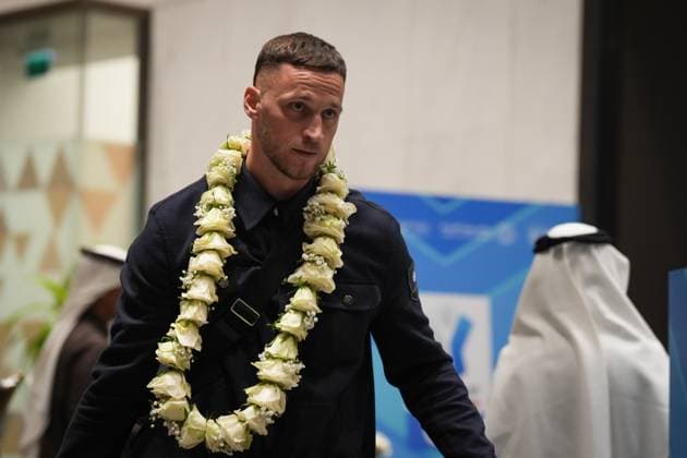 Sport Themen der Woche KW01 Sport Bilder des Tages Inter Milan& x2019;s Marko Arnautovic arrival at King Khalid International Airport during the EA Sports FC Supercup 2024 2025 - Soccer - Riyadh, Saudi Arabia - Monday December 30, 2024  Copyright: xMassimoxPaolone LaPressex