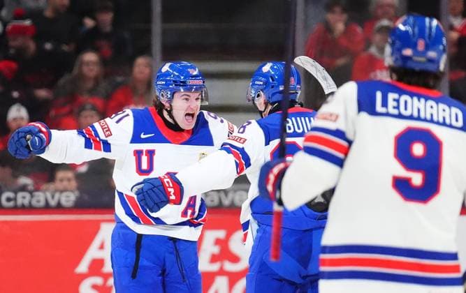 Sport Bilder des Tages December 31, 2024, Ottawa, On, Canada: USA s Cole Eiserman (91) celebrates his goal against Canada with Zeev Buium (28) during third period IIHF World Junior Hockey Championship tournament action in Ottawa on Tuesday, Dec. 31, 2024. Canada News - December 31, 2024  - ZUMAc35_ 20241231_zaf_c35_040 Copyright: xSeanxKilpatrickx