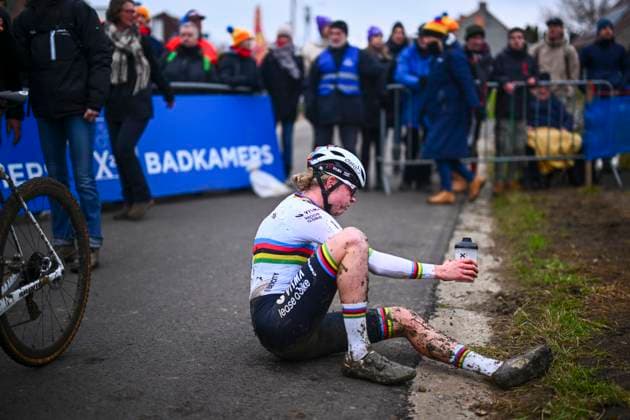 X2O Badkamers Trofee cyclocross - 2025 BAAL, BELGIUM - JANUARY 01 : Van Empel Fem (NED) of Team Visma Lease A Bike in a crash during the the 5th leg of the X2O Badkamers Trofee cyclocross series 2024-2025 in Baal, Belgium, 01 01 2025 Baal Belgium  Copyright: xGvgx