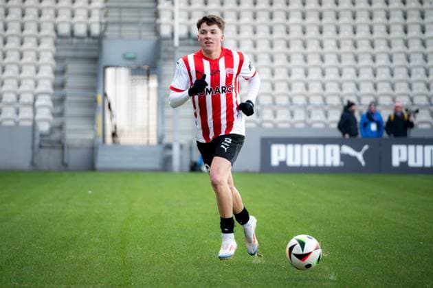 New Year s Training Of Cracovia Filip Rozga participates in the New Year s Training game of Cracovia in Krakow, Poland, on January 1, 2025. The annual football match takes place between the first team and the reserve team of the Cracovia club. This tradition dates back to the 1920s. Krakow Poland  Copyright: xMarcinxGolbax originalFilename:golba-newyears250101_npSit.jpg