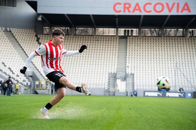 New Year s Training Of Cracovia Filip Rozga participates in the New Year s Training game of Cracovia in Krakow, Poland, on January 1, 2025. The annual football match takes place between the first team and the reserve team of the Cracovia club. This tradition dates back to the 1920s. Krakow Poland  Copyright: xMarcinxGolbax originalFilename:golba-newyears250101_npjvR.jpg