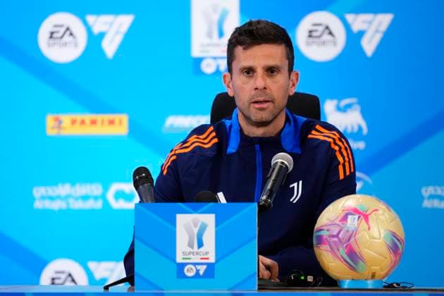 Juventus Training Session & press conference, PK, Pressekonferenz Thiago Motta head coach of Juventus during the press conference prior to EA SPORTS FC SUPERCUP 2024 2025 semifinal match at Kingdom Arena on January 2, 2025 in Riyadh, Saudi Arabia. Riyadh Saudi Arabia  Copyright: xJosexBretonx originalFilename:bretonhernandez-juventus250102_npz0P.jpg