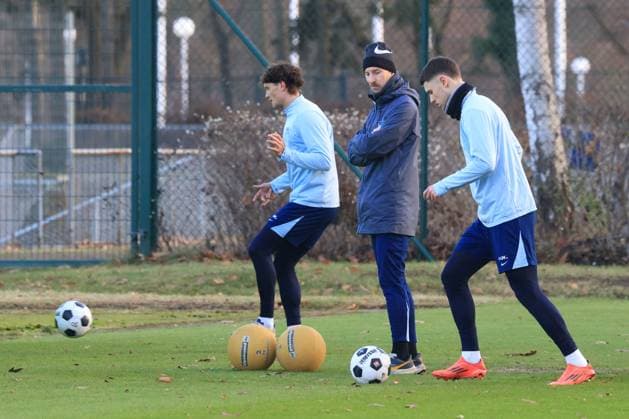 DEU, DFL, 2. FBL Hertha BSC, Training, 02.01.2025, Sportforum, Berlin, DEU, DFL, 2. FBL Hertha BSC, Training, im Bild Fabian Reese (Hertha BSC Berlin 11), Linus Gechter (Hertha BSC Berlin 44) DFL - regulations prohibit any use of Photographs as image sequences and or quasi-video Foto: Juergen Engler nordphoto GmbH nordphotoxGmbHx xEngler nph00076