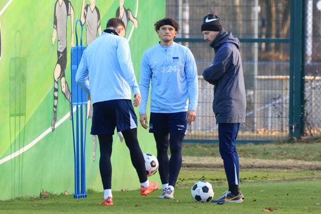 DEU, DFL, 2. FBL Hertha BSC, Training, 02.01.2025, Sportforum, Berlin, DEU, DFL, 2. FBL Hertha BSC, Training, im Bild Fabian Reese (Hertha BSC Berlin 11), Linus Gechter (Hertha BSC Berlin 44) DFL - regulations prohibit any use of Photographs as image sequences and or quasi-video Foto: Juergen Engler nordphoto GmbH nordphotoxGmbHx xEngler nph00076