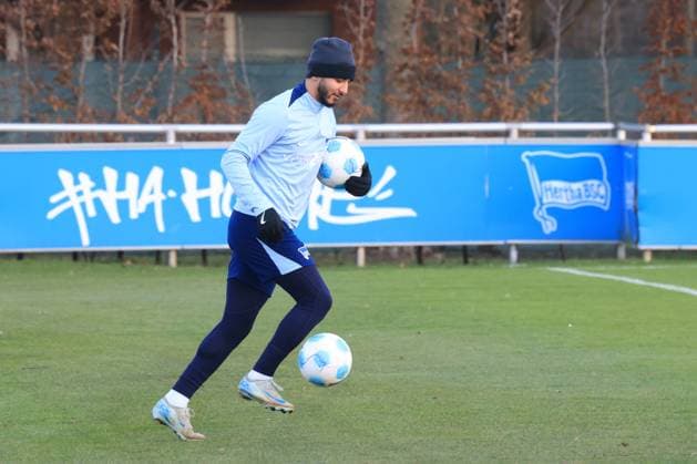 DEU, DFL, 2 FBL Hertha BSC, Training, 02 01 2025, Sportforum, Berlin, DEU, DFL, 2 FBL Hertha BSC, Training, im Bild Kevin Sessa Hertha BSC Berlin 8 DFL regulations prohibit any use of Photographs as image sequences and or quasi video Foto Juergen Engler nordphoto GmbH nordphotoxGmbHx xEngler nph00076