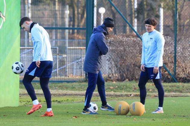 DEU, DFL, 2 FBL Hertha BSC, Training, 02 01 2025, Sportforum, Berlin, DEU, DFL, 2 FBL Hertha BSC, Training, in the picture Fabian Reese Hertha BSC Berlin 11 , Linus Gechter Hertha BSC Berlin 44 DFL regulations prohibit any use of Photographs as image sequences and or quasi video Foto Juergen Engler nordphoto GmbH nordphotoxGmbHx xEngler nph00076