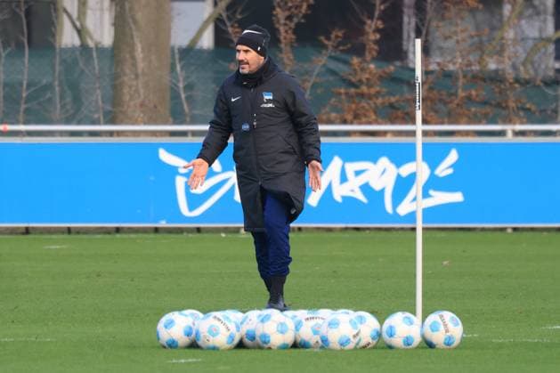 DEU, DFL, 2 FBL Hertha BSC, Training, 02 01 2025, Sportforum, Berlin, DEU, DFL, 2 FBL Hertha BSC, Training, im Bild Cheftrainer Cristian Fiel Hertha BSC Berlin DFL regulations prohibit any use of Photographs as image sequences and or quasi video Foto Juergen Engler nordphoto GmbH nordphotoxGmbHx xEngler nph00076