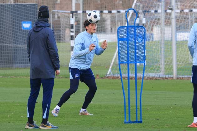 DEU, DFL, 2 FBL Hertha BSC, Training, 02 01 2025, Sportforum, Berlin, DEU, DFL, 2 FBL Hertha BSC, Training, im Bild Fabian Reese Hertha BSC Berlin 11 DFL regulations prohibit any use of Photographs as image sequences and or quasi video Foto Juergen Engler nordphoto GmbH nordphotoxGmbHx xEngler nph00076