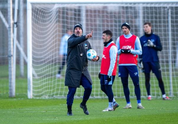 Football, Men, Season 2024 25, 2 Bundesliga, Hertha BSC, Training, f l Coach Cristian Fiel Hertha BSC , Diego Demme Hertha BSC , Marton Dardai Hertha BSC , Goalkeeper Tjark Ernst Hertha BSC , 02 01 2025, Copyright: xSebastianxRäppold MatthiasxKochx