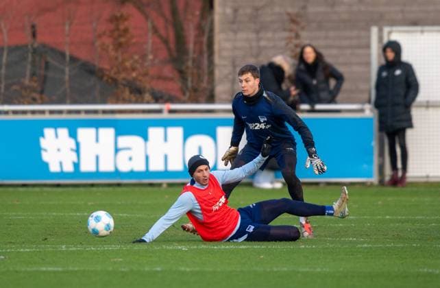 Soccer, Men, Season 2024 25, 2 Bundesliga, Hertha BSC, Training, f l Marton Dardai Hertha BSC , Goalkeeper Tjark Ernst Hertha BSC , 02 01 2025, Copyright: xSebastianxRäppold MatthiasxKochx