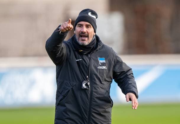 Sport Themen der Woche KW01 Sport Bilder des Tages Fussball, Herren, Saison 2024 25, 2. Bundesliga, Hertha BSC, Training, Trainer Cristian Fiel (Hertha BSC), 02.01. 2025, *** Soccer, Men, Season 2024 25, 2 Bundesliga, Hertha BSC, Training, Coach Cristian Fiel Hertha BSC , 02 01 2025, Copyright: xSebastianxRäppold MatthiasxKochx