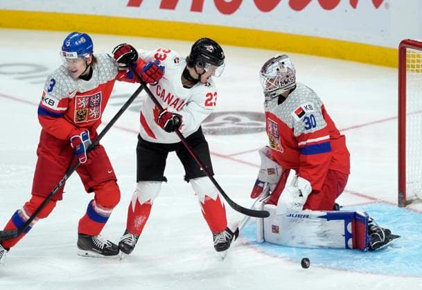January 2, 2025, Ottawa, On, CANADA: Canada forward Tanner Howe (23) tries to tip the puck past Czechia goaltender Michael Hrabel (30) as teammate Vojtech Port (3) applies pressure during first period IIHF World Junior Hockey Championship quarterfinal action in Ottawa, Thursday, Jan. 2, 2025. Michael Hrabel Vojtech Port Calum Ritchie  - ZUMAc35_ 20250102_zaf_c35_050 Copyright: xAdrianxWyldx