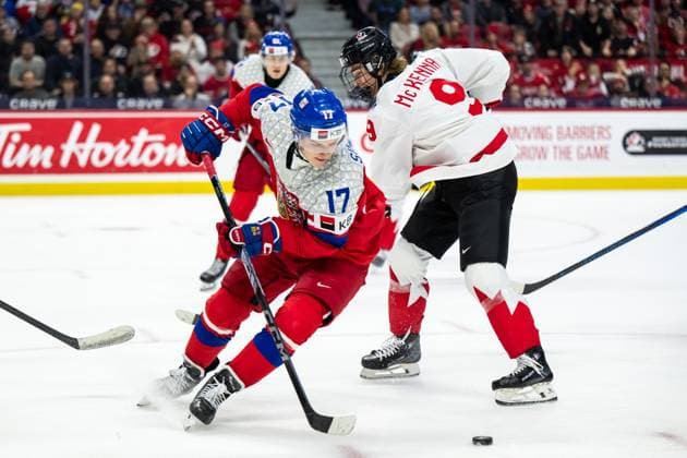 250103 Petr Sikora of Czech Republic and Gavin McKenna of Canada during the 2025 IIHF World Junior Championship quarterfinal game between Czech Republic and Canada on January 3, 2025 in Ottawa Photo Mathias Bergeld BILDBYRAN kod MB MB1042 ishockey ice hockey jvm junior vm u20 2025 iihf world junior championship world juniors kvartfinal quarterfinal quarterfinals czech republic canada kanada 8 bbeng  Copyright: MATHIASxBERGELD BB250103MB043