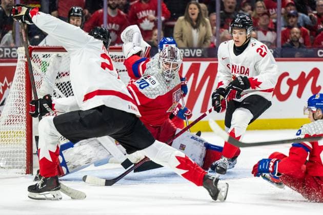 250103 Goaltender Michael Hrabal of Czech Republic and Easton Cowan of Canada during the 2025 IIHF World Junior Championship quarterfinal game between Czech Republic and Canada on January 3, 2025 in Ottawa Photo Mathias Bergeld BILDBYRAN kod MB MB1042 ishockey ice hockey jvm junior vm u20 2025 iihf world junior championship world juniors kvartfinal quarterfinal quarterfinals czech republic canada kanada 8 bbeng  Copyright: MATHIASxBERGELD BB250103MB056